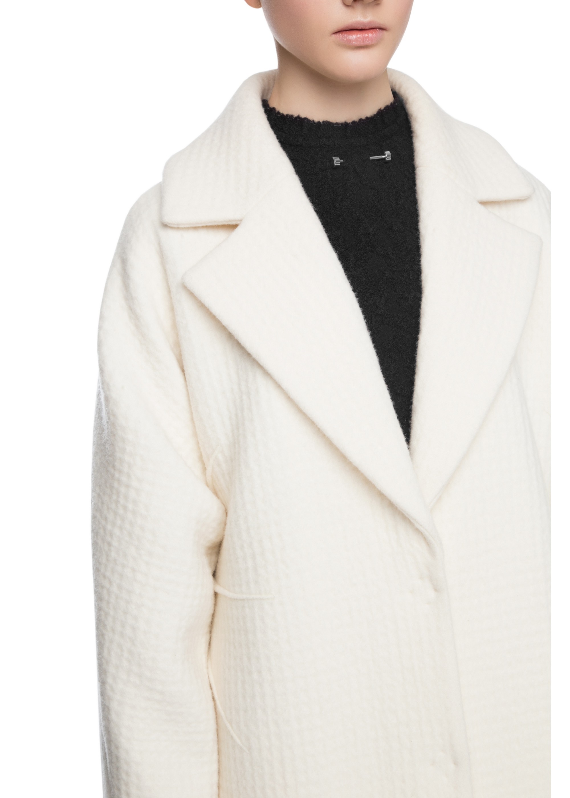 Elongated  double-breasted woolen coat